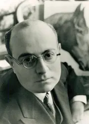 Theodor Adorno, 1935 - crédits : I. Mayer-Gehrken/ T. W. Adorno Archiv, Frankfurt a.M.