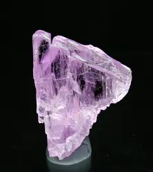 Kunzite - crédits : fabreminerals.com