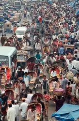 Embouteillage à Dacca, Bangladesh - crédits : Alberto Buzzola/ LightRocket/ Getty Images