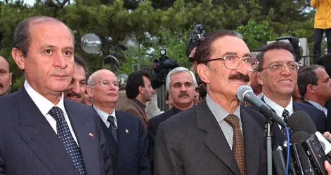 Gouvernement tripartite en Turquie, 1999 - crédits : Tarik Tinazay/ EPA