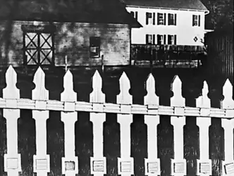 The White Fence, P. Strand - crédits : By courtesy of Paul Strand