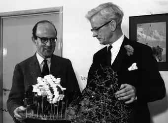 Max Perutz et John Kendrew - crédits : Keystone/ Hulton Archive/ Getty Images