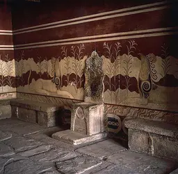Salle du trône, palais de Cnossos, Crète - crédits :  Bridgeman Images 