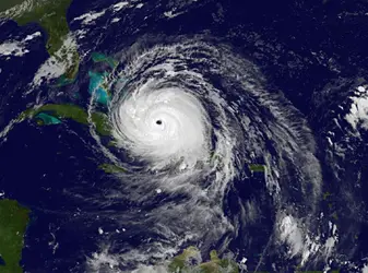 Vue satellitaire du cyclone Irma au-dessus des îles Bahamas - crédits : NOAA GOES Project/ NASA