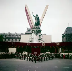 Charles de Gaulle, place de la République, en 1958 - crédits : Daniele Darolle/ Sygma/ Getty Images