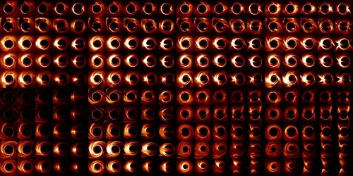 Exemples de simulations numériques effectuées par les équipes de l’EHT (Event Horizon Telescope) - crédits : EHT Collaboration/ ESO