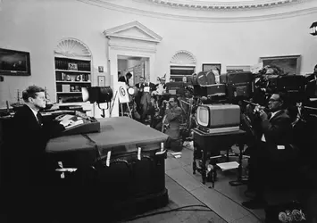 Kennedy lors de la crise de Cuba, 1962 - crédits : Keystone/ Hulton Archive/ Getty Images
