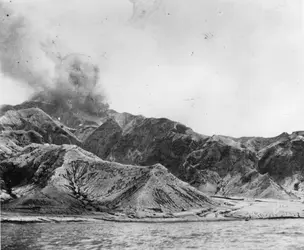 Éruption de la montagne Pelée - crédits : Henry Guttmann/ Hulton Archive/ Getty Images