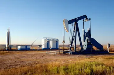 Puits de pétrole - crédits : Jim Parkin/ Shutterstock