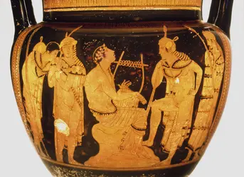 Orphée jouant de la lyre parmi les guerriers thraces, vase attique - crédits : AKG Images