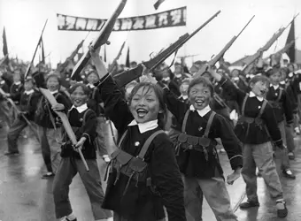 Militarisation de la jeunesse - crédits : Keystone/ Hulton Archive/ Getty Images