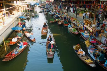 Marché flottant à Bangkok - crédits : 	Medioimages/ Photodisc/ Getty Images