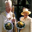 Élisabeth II et l’archevêque de Canterbury, 2002 - crédits : Tim Graham/ Getty Images