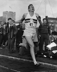 Roger Bannister - crédits : Norman Potter/ Central Press/ Hulton Archive/ Getty Images